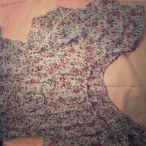 Floral shirt with SUPER cute sleeves