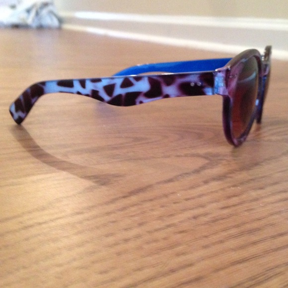 In style genuine BCBG Generation sunglasses!! main image 4