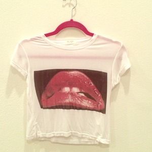 brandy melville lip graphic crop top