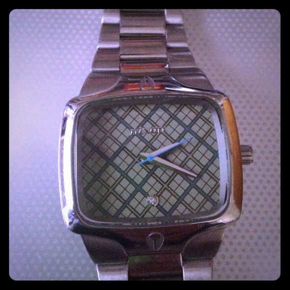 Another $🔻🏄NIXON -Unique Diamond and plaid watch