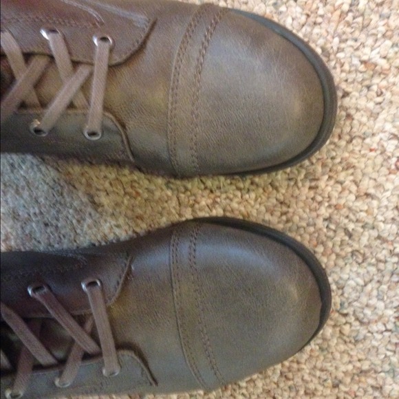 SOLD🎉🎉Brown combat boots🎉🎉 - Picture 4 of 4