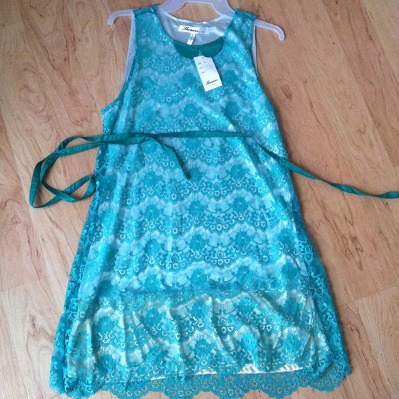 Pretty sea foam lace green dress