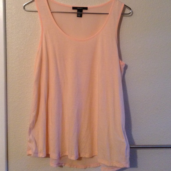 pink tshirt