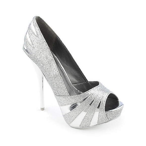 Shoes - Host Pick! 🌟 Glamorous silver heels 💞