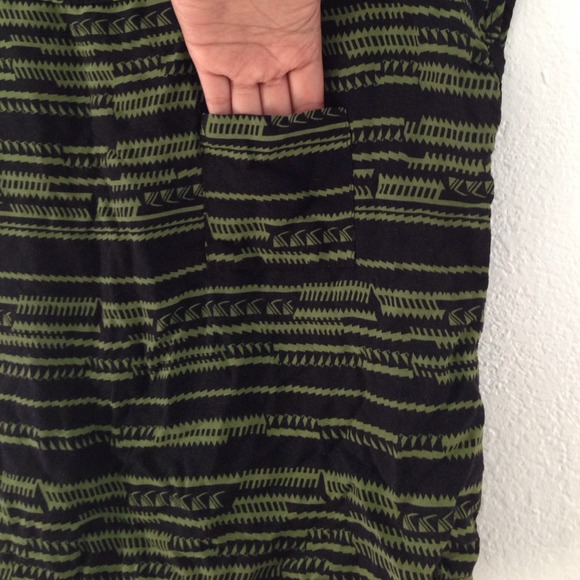 ❗️Bundled Aztec Print Top - Picture 2 of 3