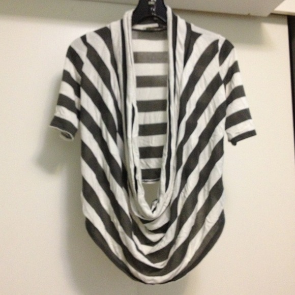 ❌SOLD IN BUNDLE❌White and green stripe long drape