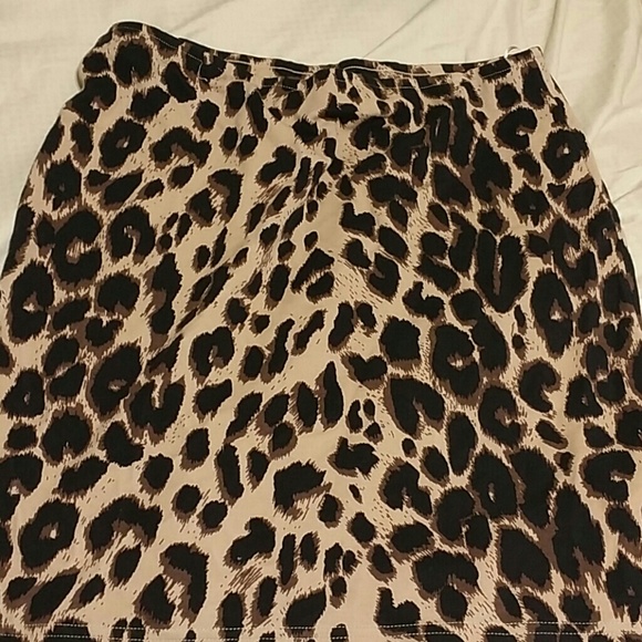 SOLD IN BUNDLE !!!!Leopard skirt
