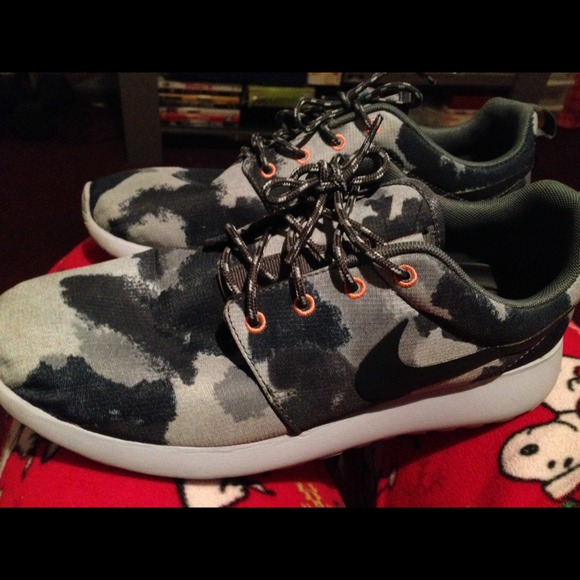 (ON HOLD) Nike Roshe Runs