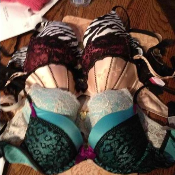 Victoria's Secret Bras 32C & Boot Socks