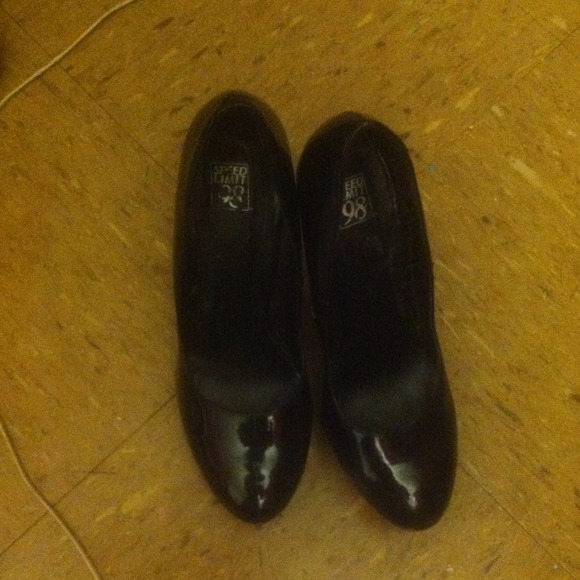 Black pumps - Picture 2 of 3