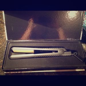 herstyler straightener!! ON SALE BRAND NEW IN BOX!
