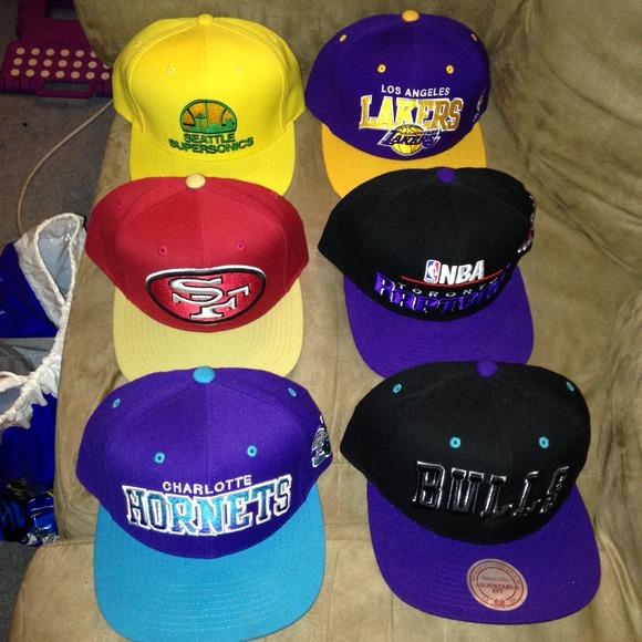 Mitchell & ness snapbacks - Picture 2 of 3