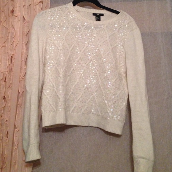🚫 bundled Beautiful glistening sweater!