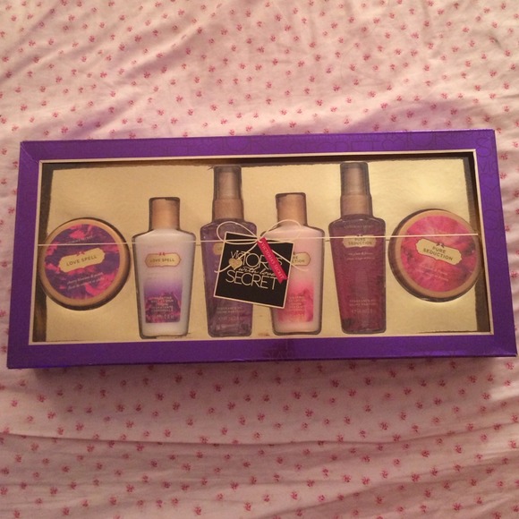 Victoria secrets gift set!