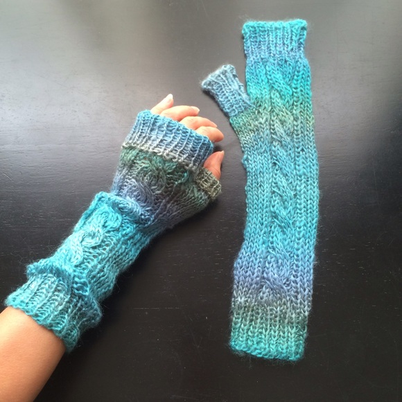 GemFOX Accessories - Aqua Blues Ombré Cable Knit Fingerless Mitts 14"