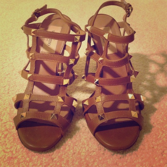 Valentino caged rockstud sandals in camel
