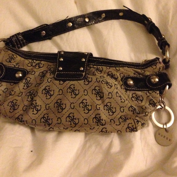 Guess handbag - Picture 3 of 4