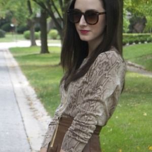 🚫SOLD💞 Gorgeous Snake Print Sweater!!
