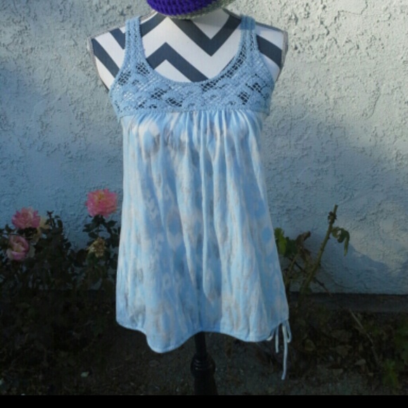 SOLD IN BUNDLE NWOT crocheted tank top