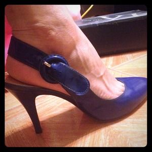 ‼️✋👉ON HOLD👈✋‼️Patent Blue Pumps