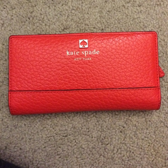🎉SOLD!🎉Kate Spade bi-fold wallet