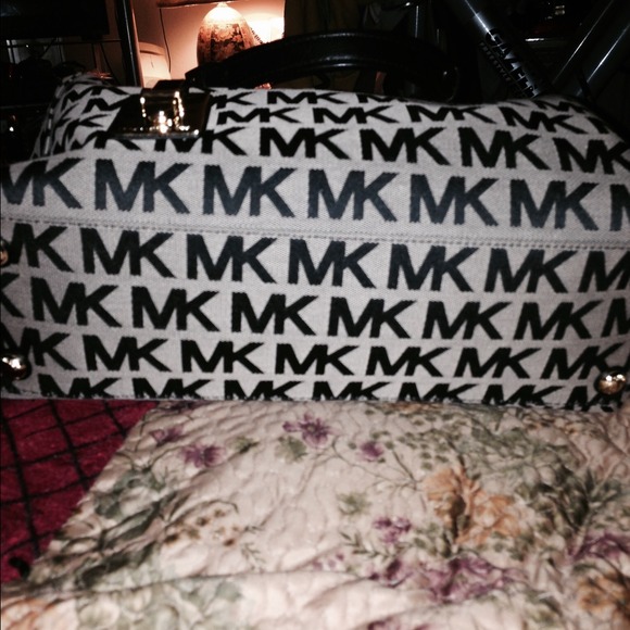 Authentic Black Michael KORSbag - Picture 2 of 4