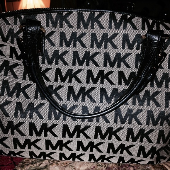 Authentic Black Michael KORSbag - Picture 3 of 4