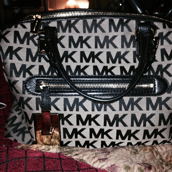 Authentic Black Michael KORSbag - Picture 4 of 4
