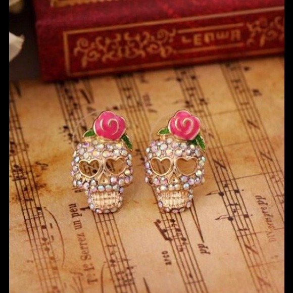 SOLD! Betsey Johnson Girly Skull Earrings - Picture 3 of 3