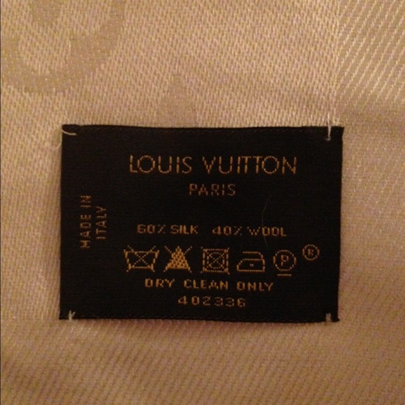 New never worn Louis Vuitton cream monogram shawl - Picture 2 of 4
