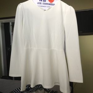 NWT Pretty 🎀White peplum blouse with zip up back!