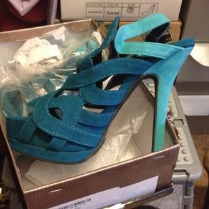 Two-tone cut out heels