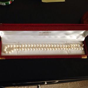 White pearl necklace