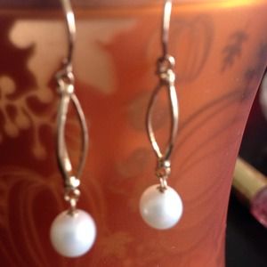 Yellow gold loop earrings