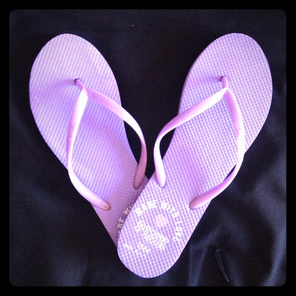 Purple vs flip flops! - Picture 1 of 4