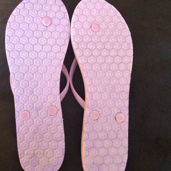 Purple vs flip flops! - Picture 4 of 4