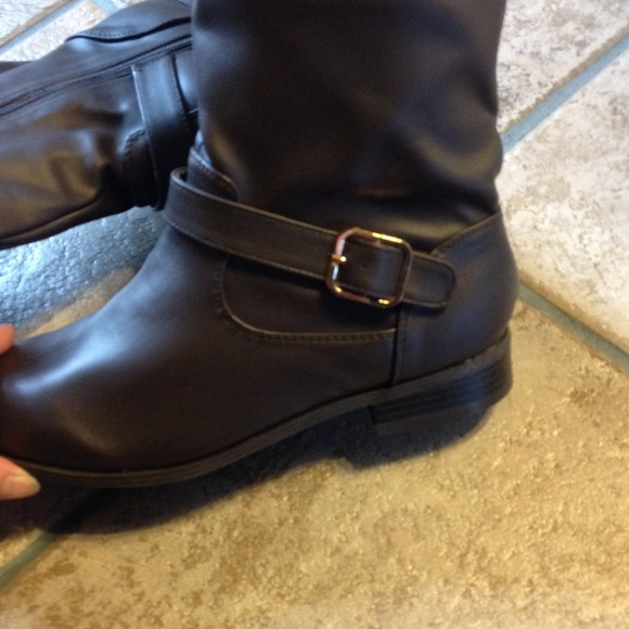 Sold Brown Riding Boots with Zipper - Picture 2 of 4