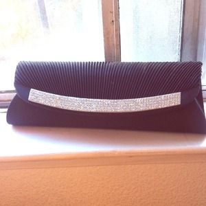 Black bedazzling clutch