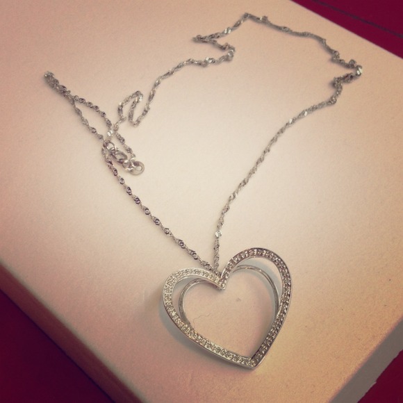 14kt white gold chain with diamonds