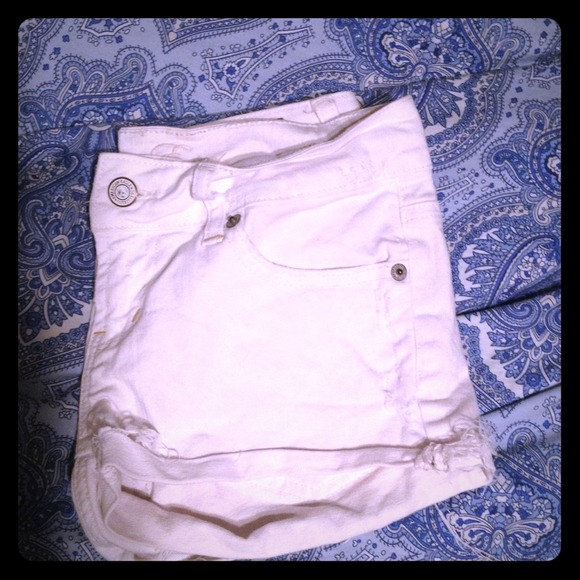 American Eagle white shorts
