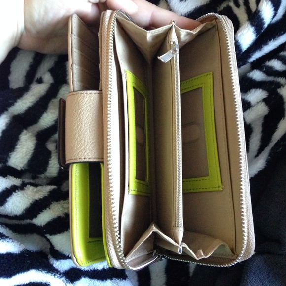 wallet. authentic - Picture 4 of 4