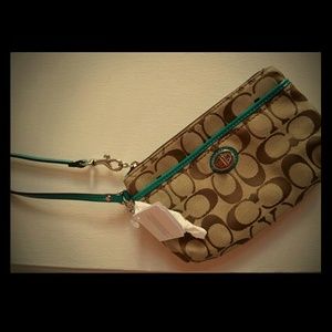 Coach wristlet brandnew authentic