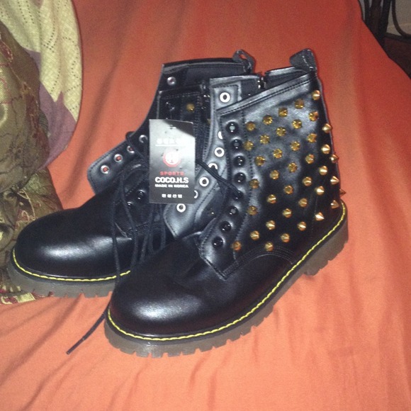 Black boots additional pic! - Picture 1 of 1