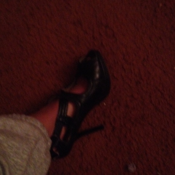 Black heels - Picture 4 of 4