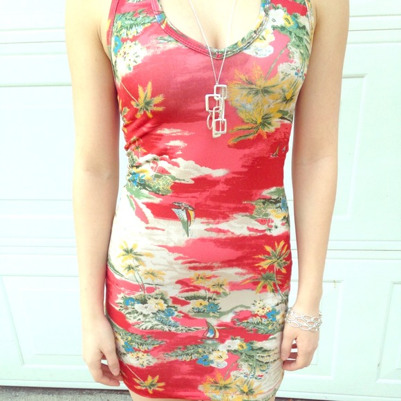 ⛔️SOLD⛔️Tight Tropical Halter Dress