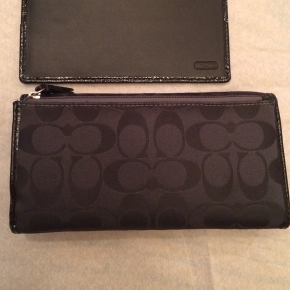 Coach black continental wallet & checkbook cover - Picture 4 of 4