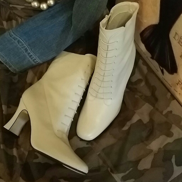 Uniquely Sherrie's Style Boutique - Picture 4 of 4