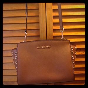 Michael Kors Medium Selma Grommet Messenger