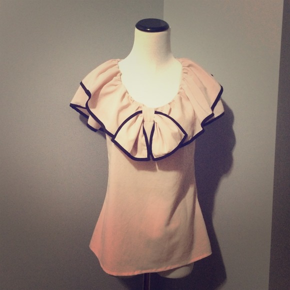 ❌❌SOLD❌❌ Blouse light pink ruffles small