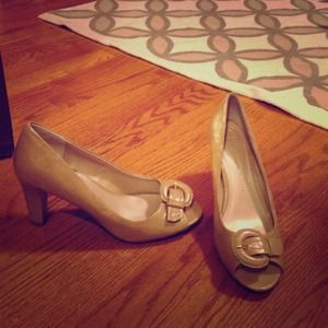 🌟REDUCED Beautiful ❤️ETIENNE AIGNER❤️ beige heels